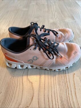 On Running Athletic Shoes cloud X women’s size 9 pink/ orange